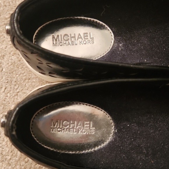 Michael Kors Women's Black Leather Slip-on Shoes w/ Laser Cutouts Size 8.5 - Picture 7 of 11